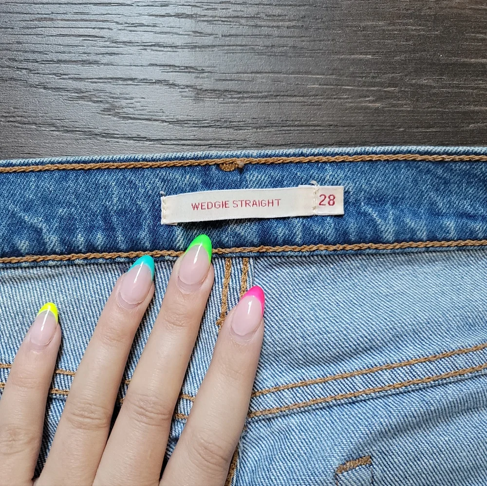 Levi's Wedgie Straight Jeans - Picture 3 of 5